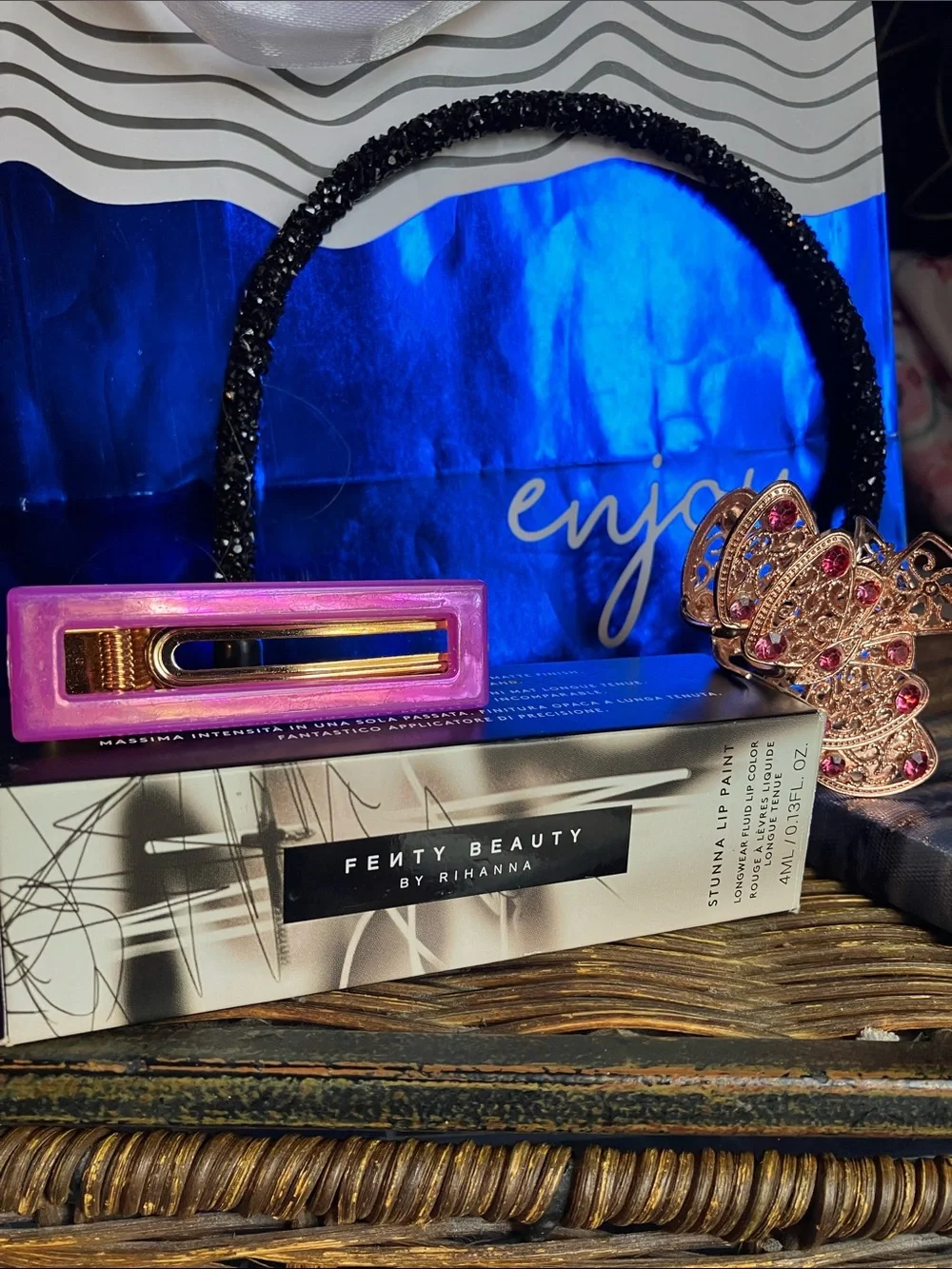 Fenty Beauty Stunna Lip Paint - by RIHANNA*UNDEFEATED & free hair clips/headband